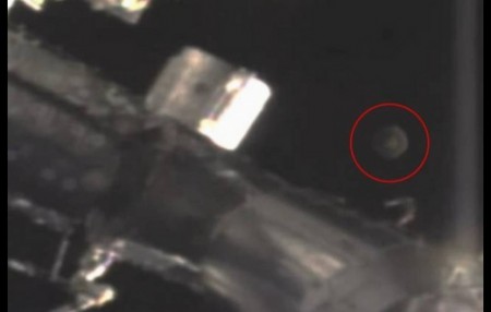 UFO u Mezinárodní kosmické stanice ISS